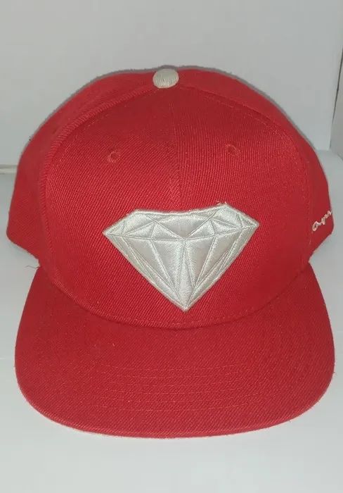 Boné vermelho Diamond supply co