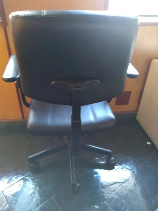 Cadeira Couro Ecológico Giroflex - Foto 3