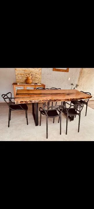 Mesa de Jantar de Madeira Maciça