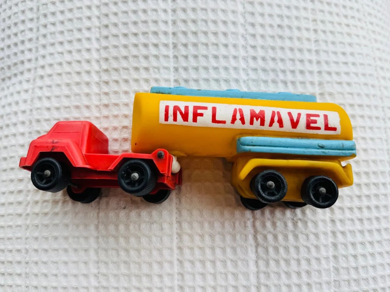 Caminhão de Brinquedo - Inflamavel