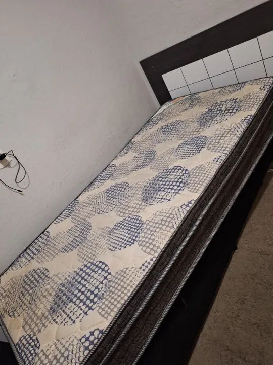 cama Box e colchão 