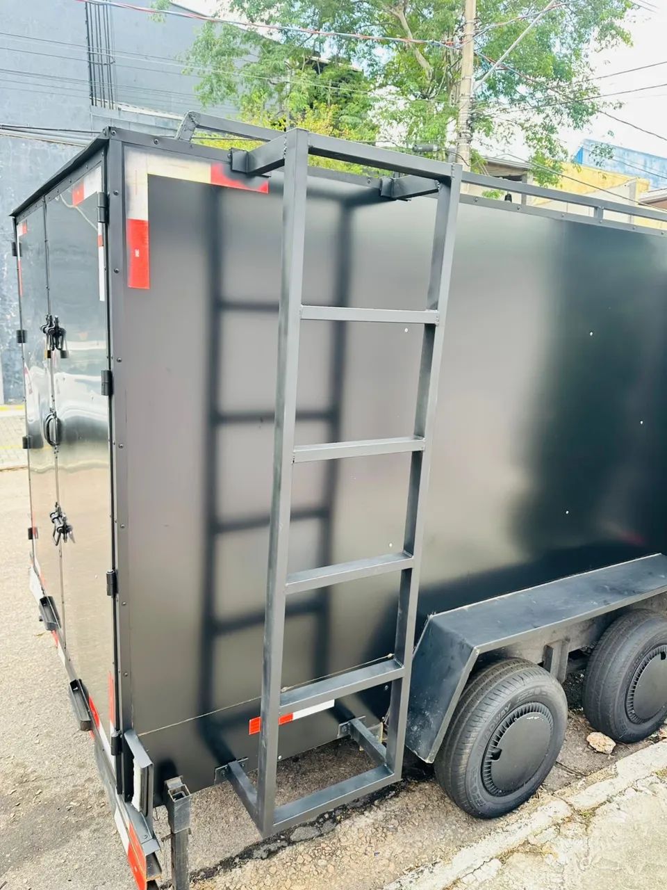 Carretinha baú fechado reboque 