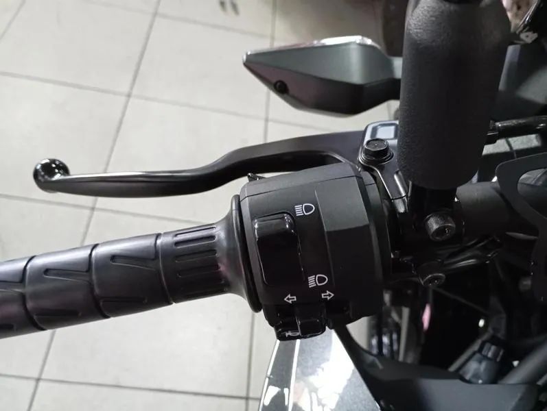 KAWASAKI Z 400 2024 - Foto 11