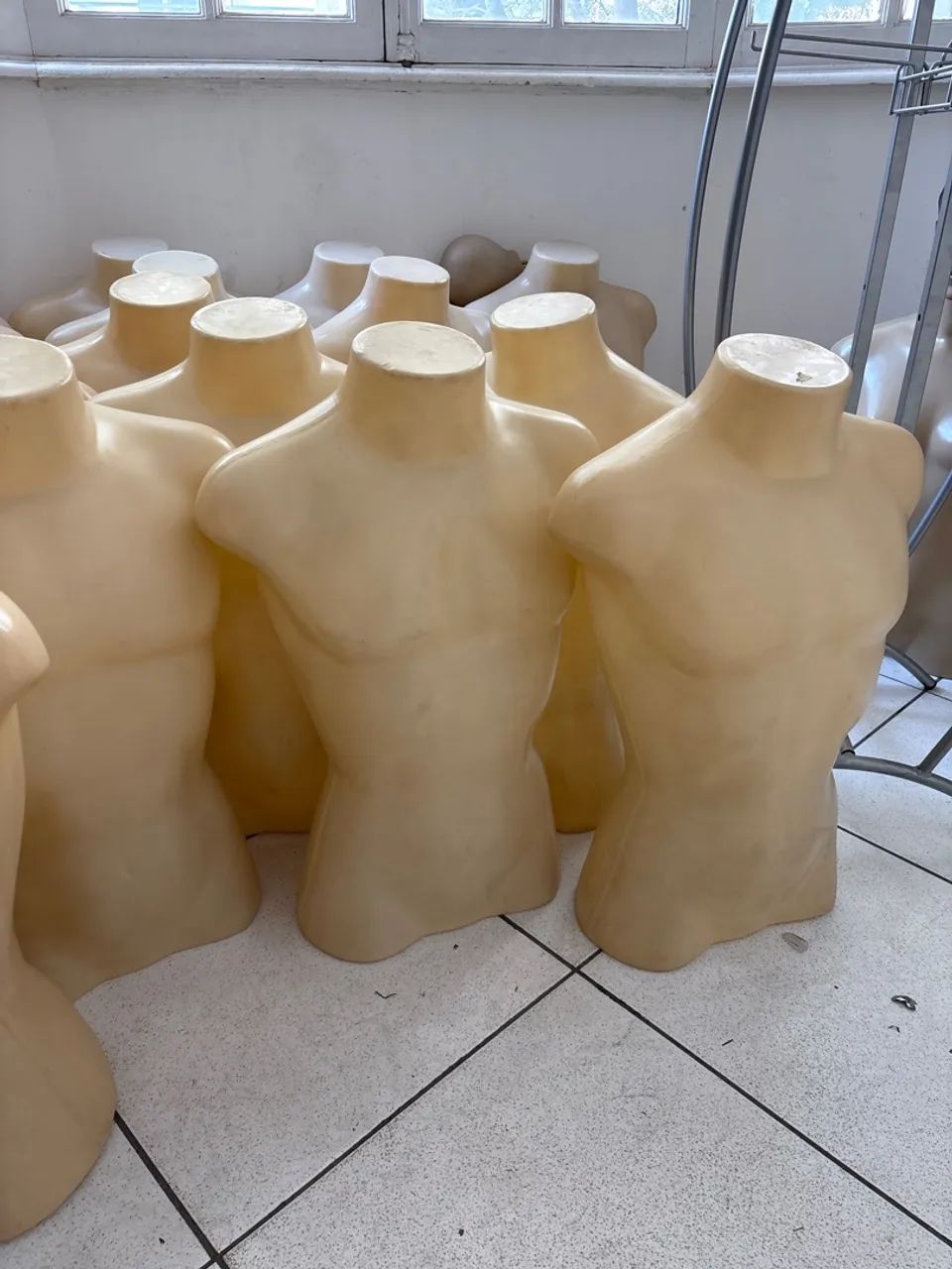 Mannequins de meio corpo masculino - Foto 2