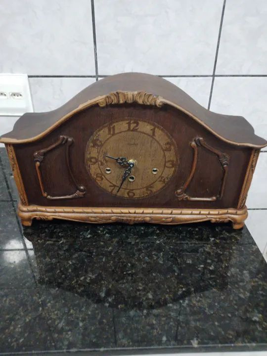 Relógio de madeira de mesa a pilha,u 