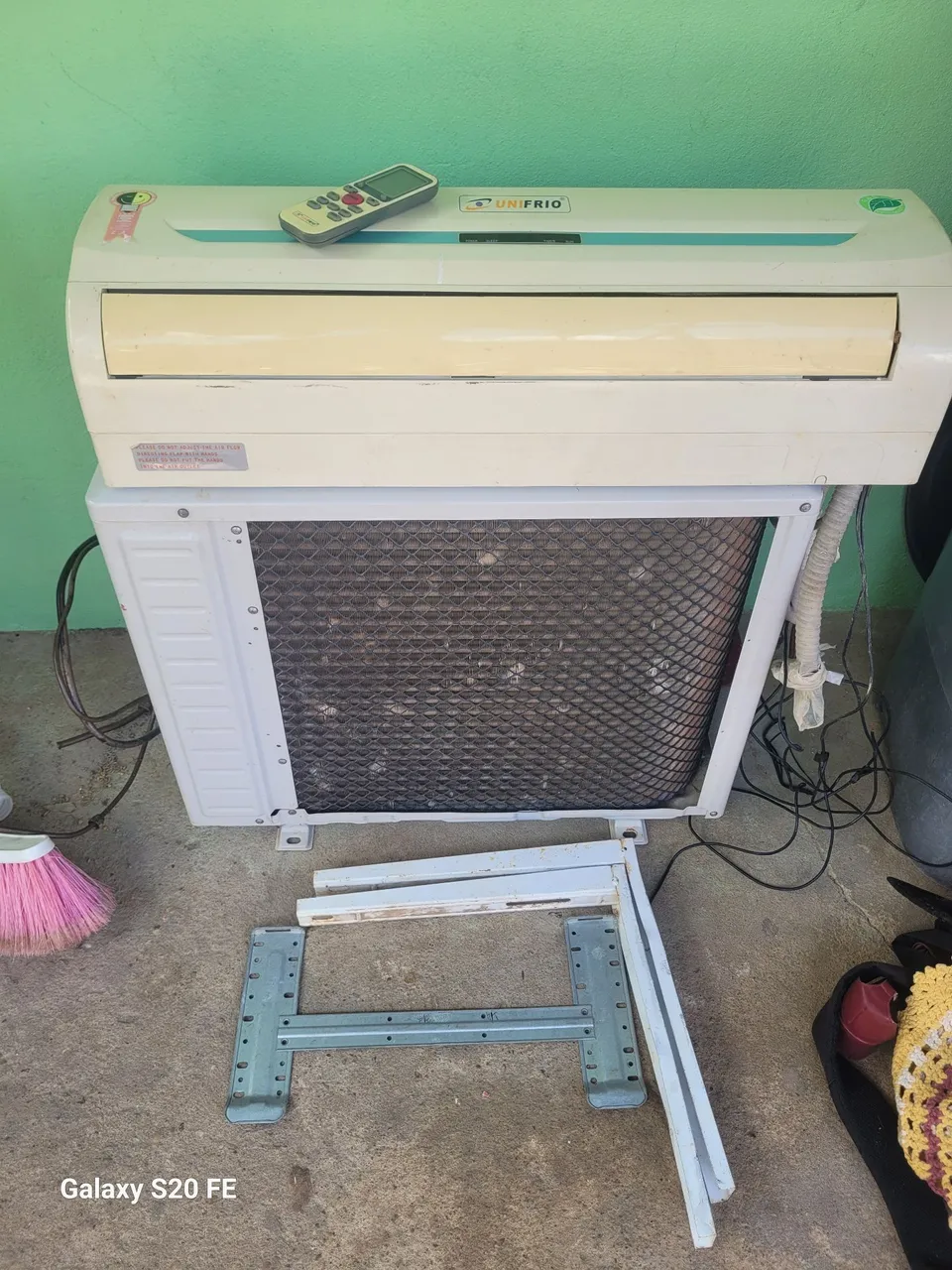 Ar Condicionado UNIFRIO - Necessita Reparo