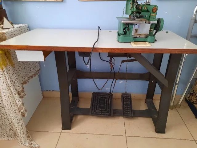 Maquina Overlock Singer antiga - Foto 2