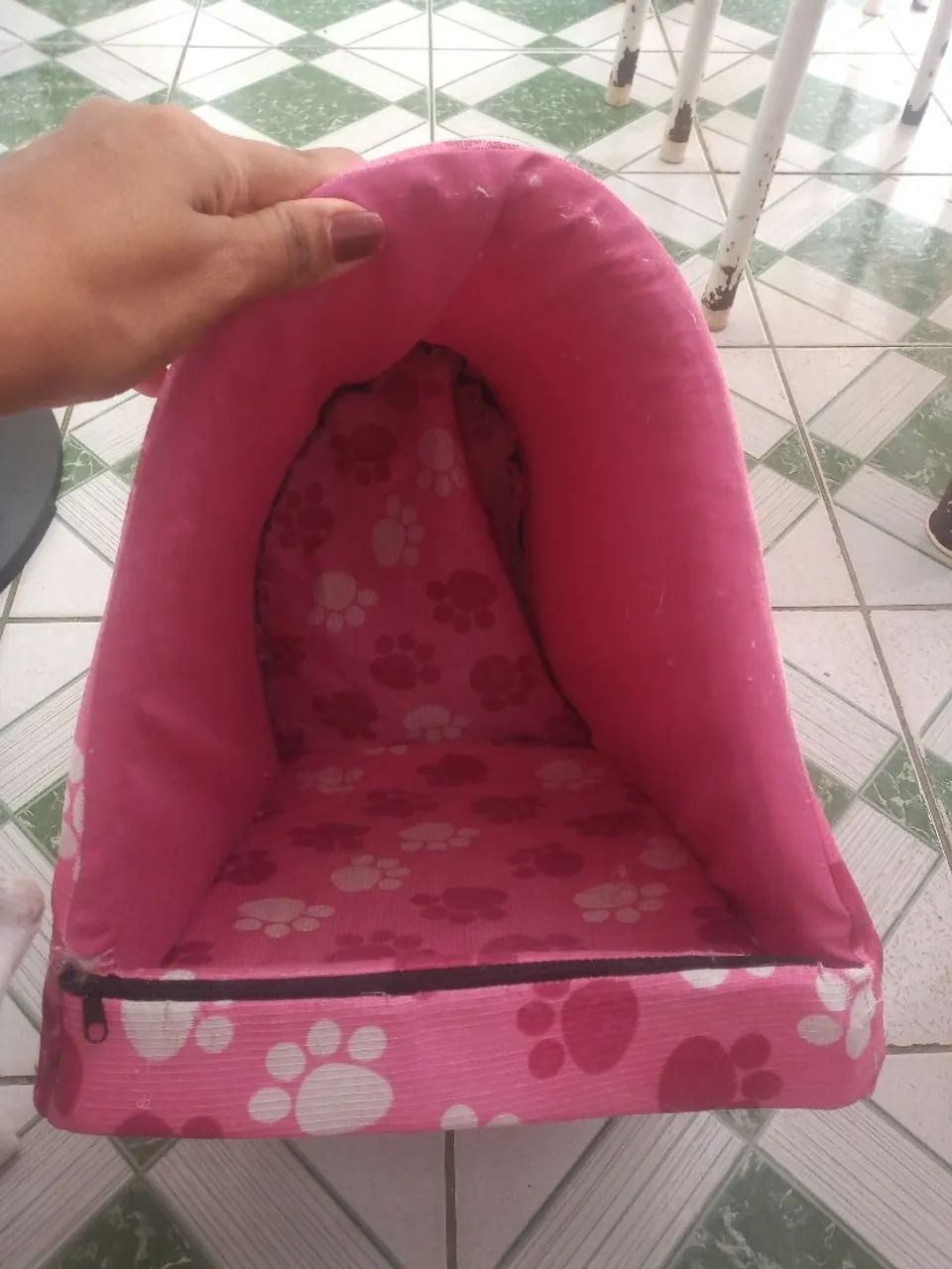 Cama para Gato Rosa com Desenho de Patinhas