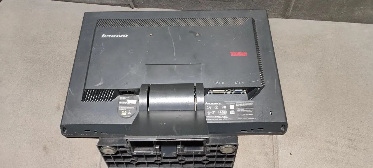 Monitor Lenovo com detalhes  - Foto 3
