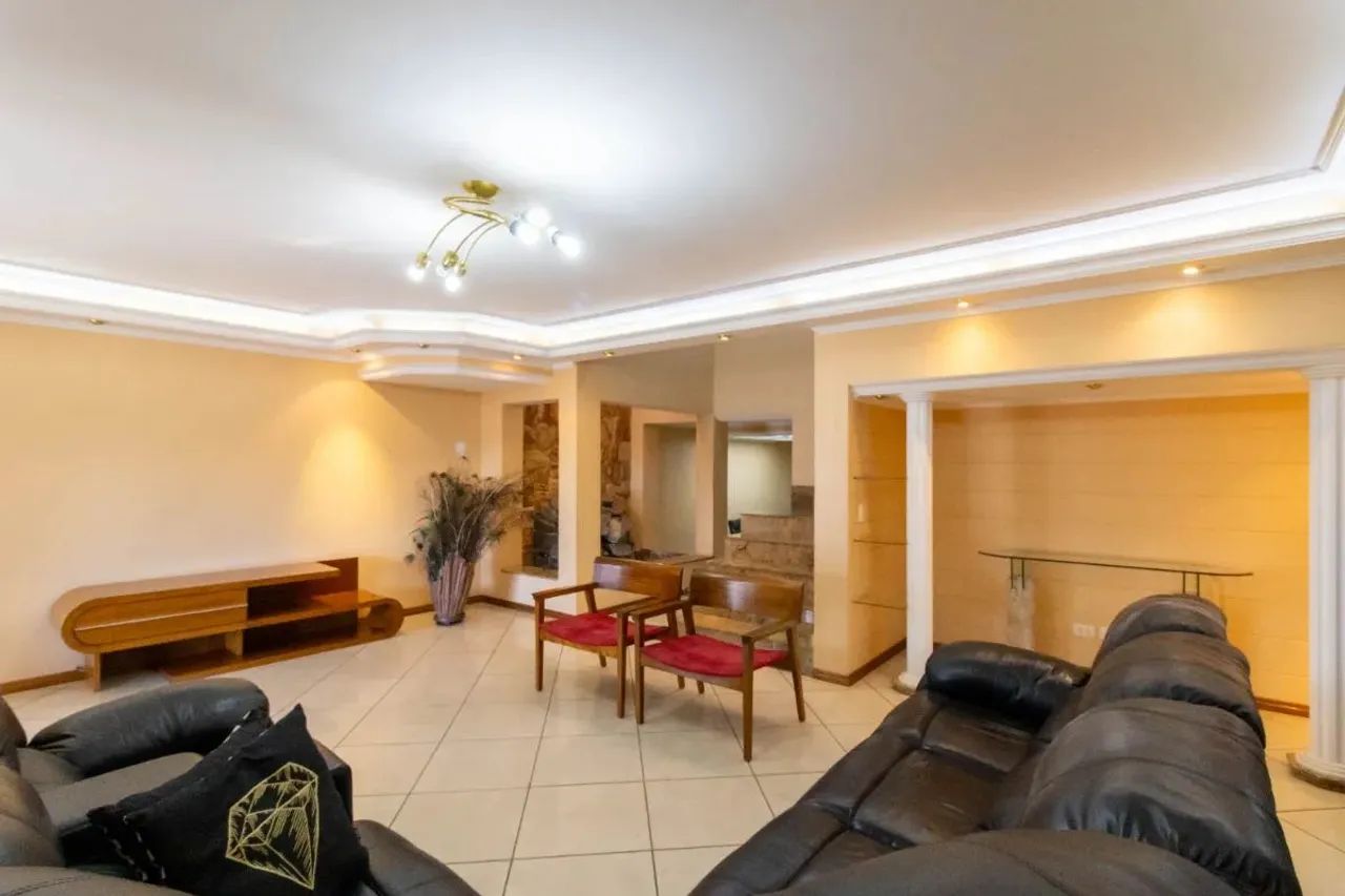 Casa para venda em Vila Galvão com 3 quartos, 331m² - Foto 3