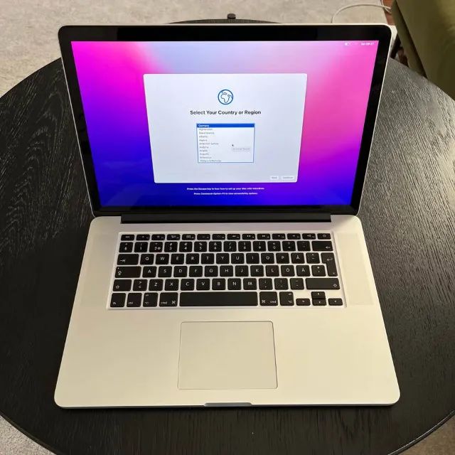 Macbook Pro 15 Mid 2015 - I7 / 16GB / AMD Radeon / 512GB