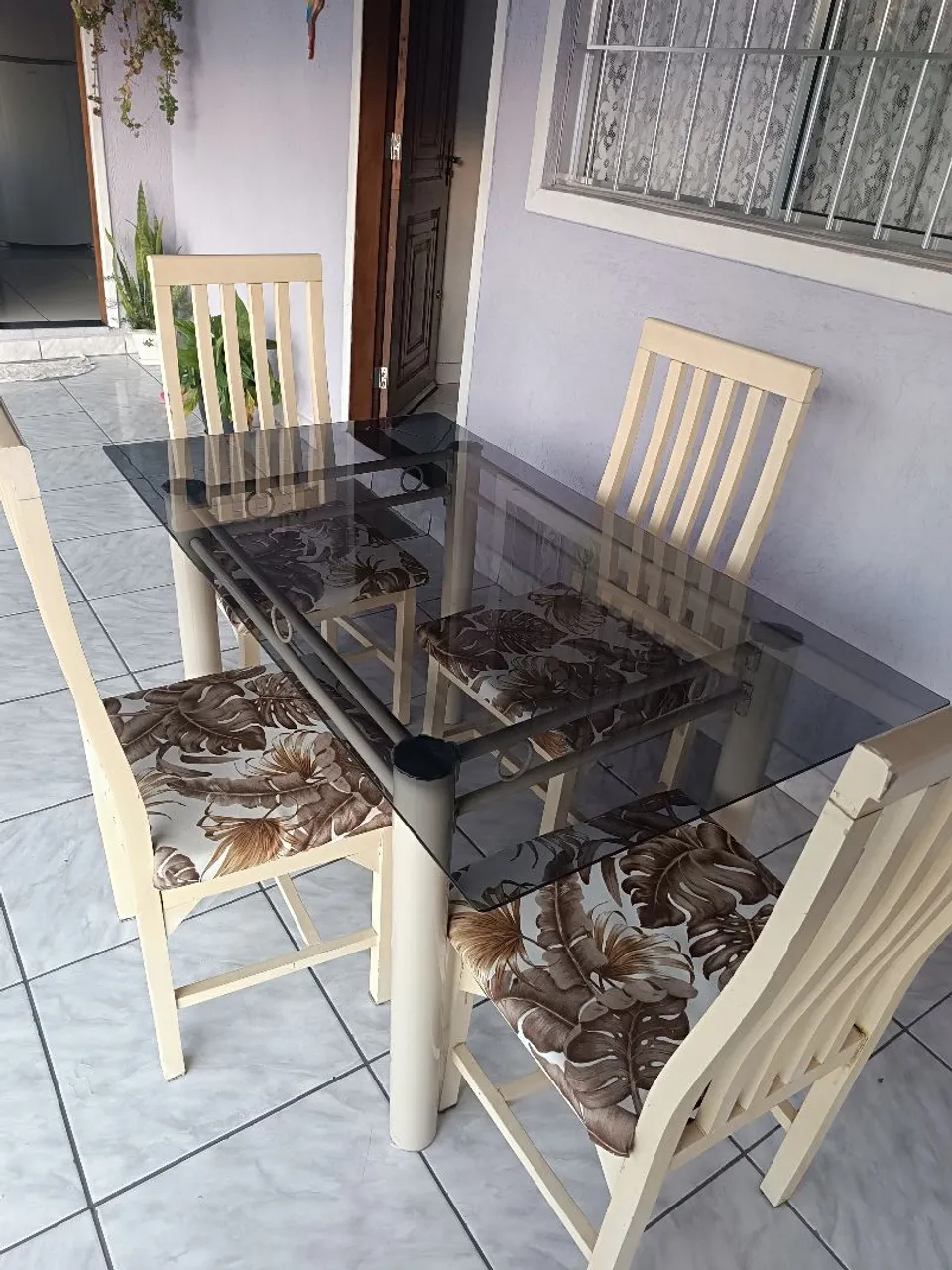 Mesa de jantar com 6 cadeiras