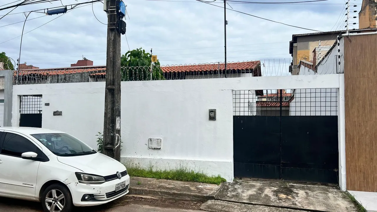 Alugo excelente Casa no Residencial Araras Cohama