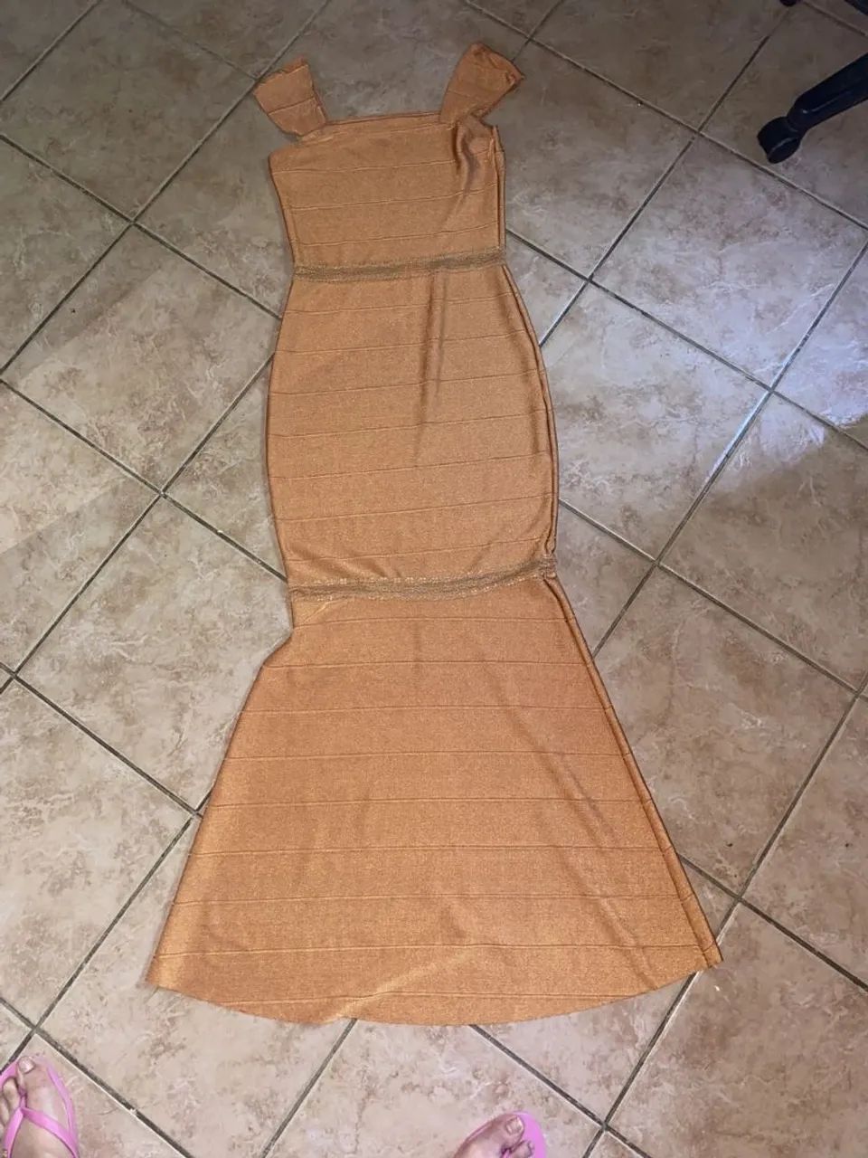 Vestido de festa dourado P
