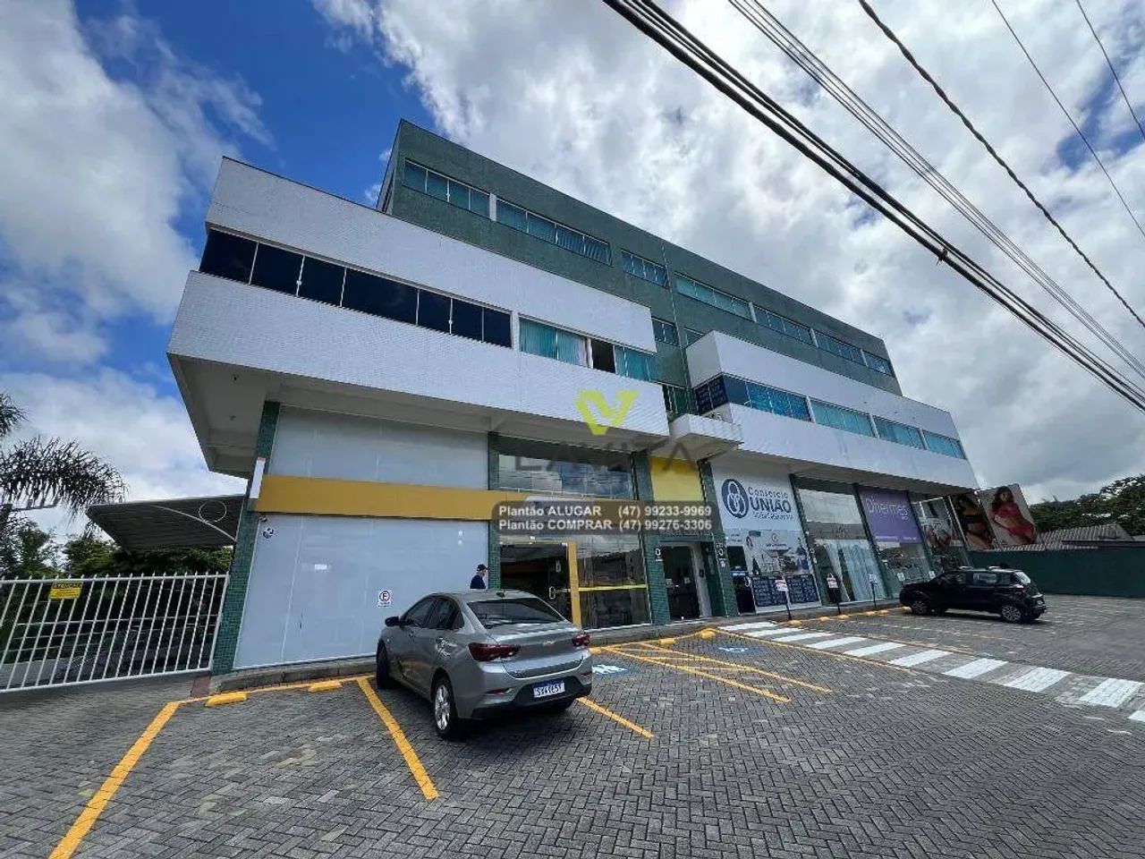Sala comercial para Aluguel, Locação com 50,56m² privativos mais Sacada, Ed. Comercial Bel