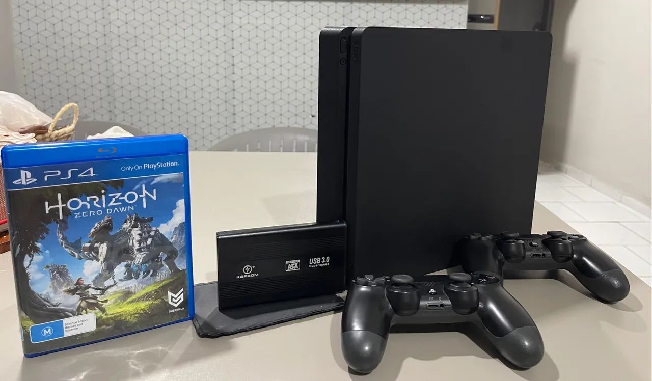PlayStation 4 semi novo com 6 meses de comprado 