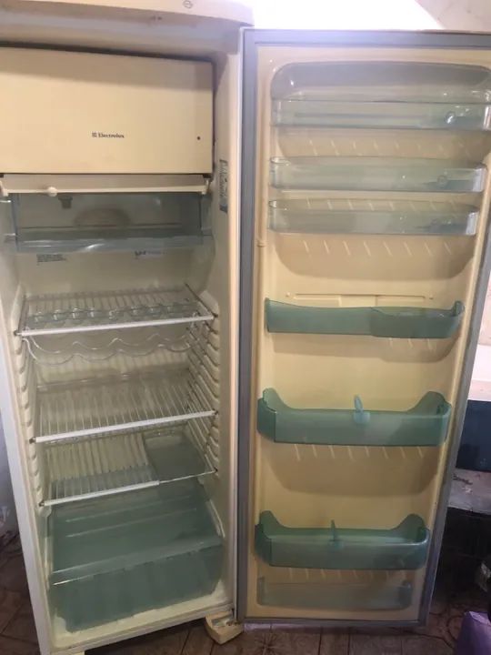 Geladeira Electrolux grande 