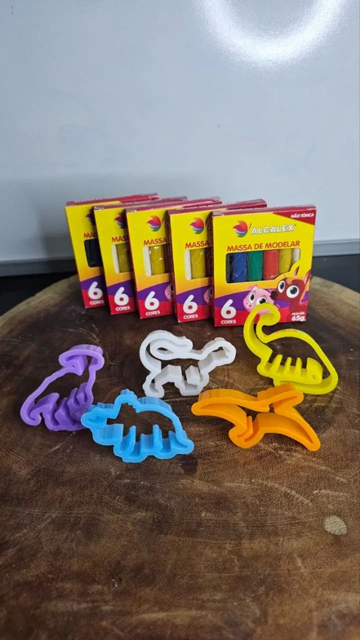 kit massinha de modelar + cortador de dinossauro