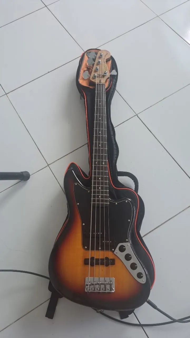Baixo Squier Fender