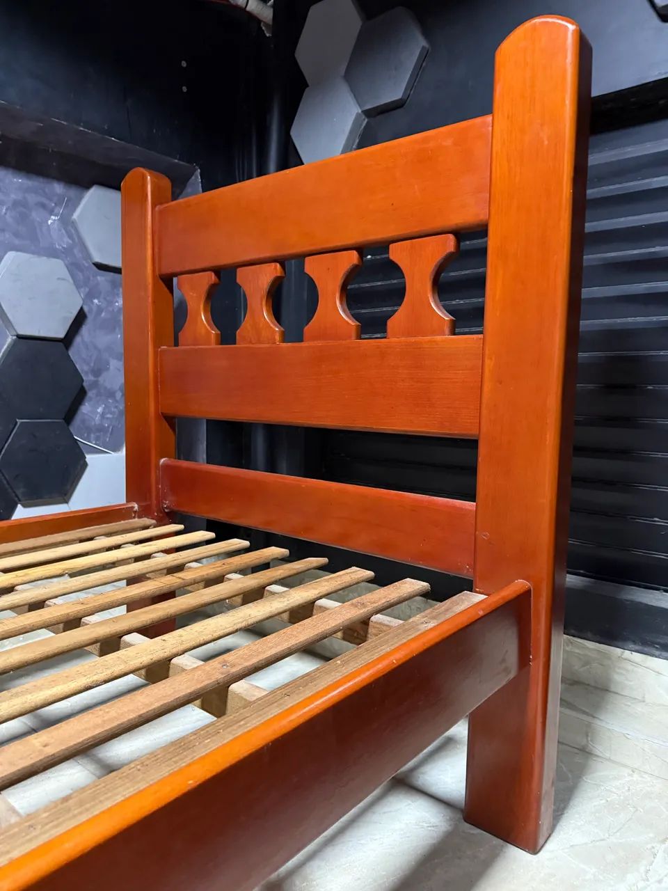 Cama de solteiro madeira de lei 64739713196930122