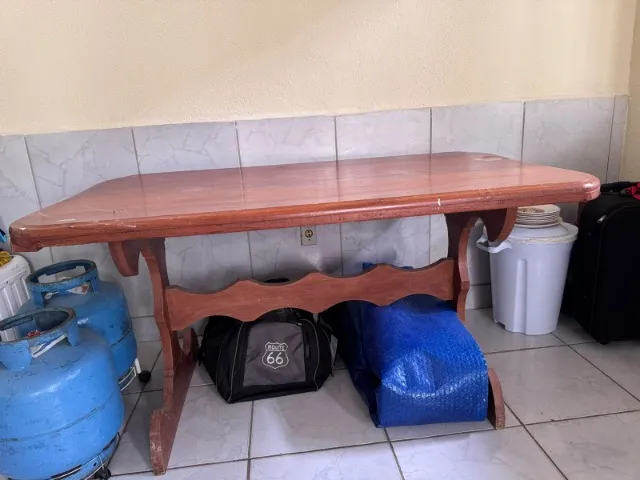 Mesa de Madeira Maciça 4 lugares