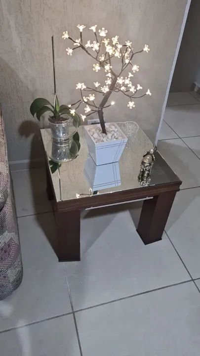 conjunto de mesas de centro e de cantoAs duas  espelhadas.