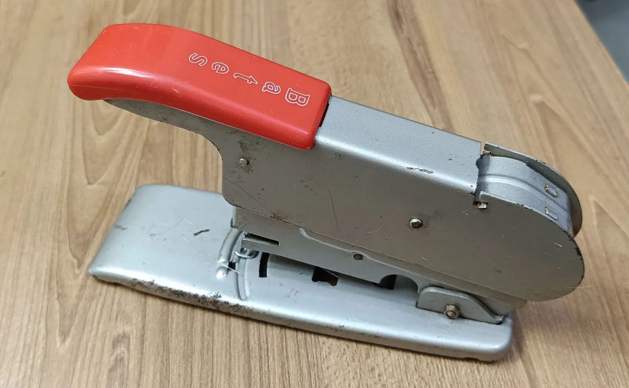 Grampeador antigo Bates64842080403586121