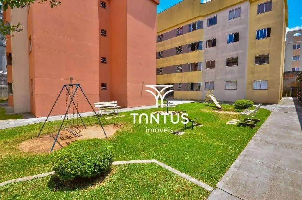 Apartamento com 3 dormitórios para alugar, 63 m² por R$ 2.400/mês - Capão Raso - Curitiba/