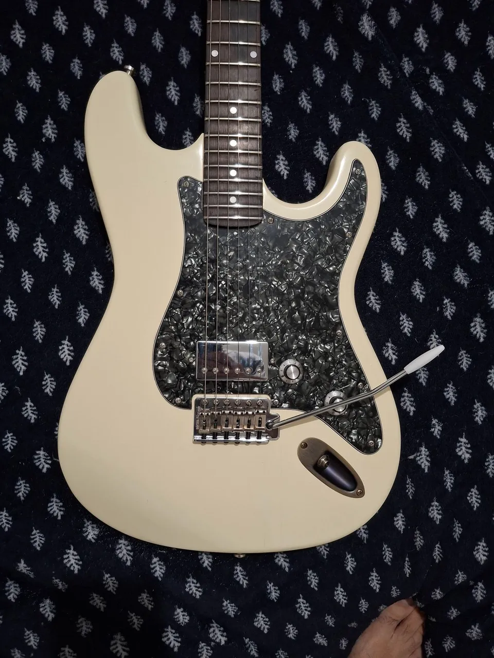 OPORTUNIDADE! Guitarra modelo EVH de luthier. Pra sair logo!