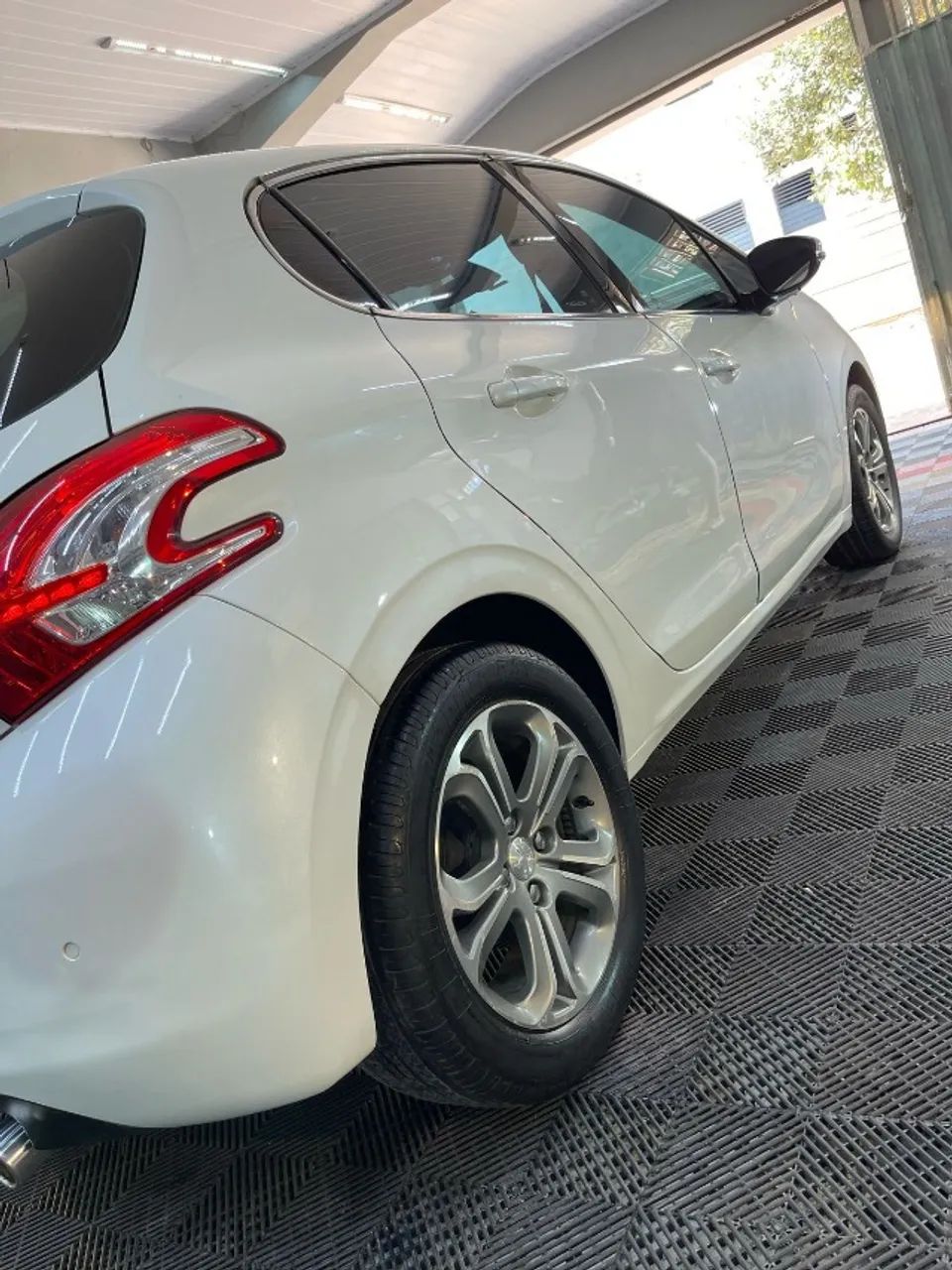 PEUGEOT 208 GRIFFE 1.6 - 2014 à venda! - Foto 4