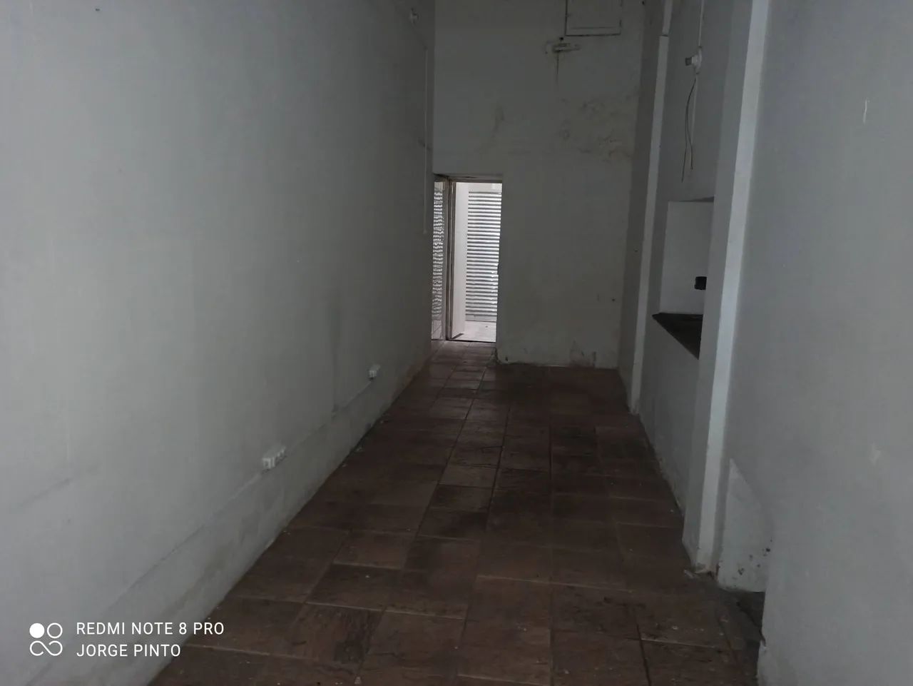 Loja com excelente pé direito, possibilidade de fazer um mezanino, ampliando assim o espaç - Foto 2
