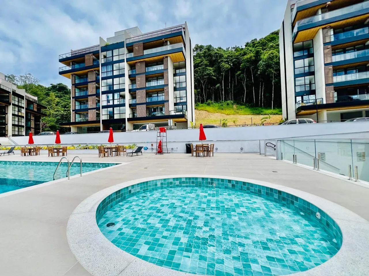 APARTAMENTO COM 2 SUÍTES À VENDA EM TERESÓPOLIS