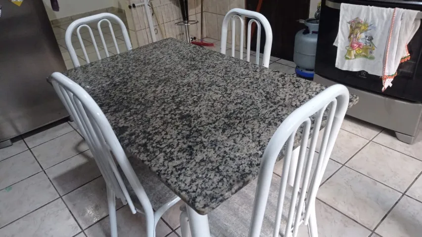 Mesa de Mármore 1,20 mt + 4 cadeiras estofadas - seminovas - excelente estado