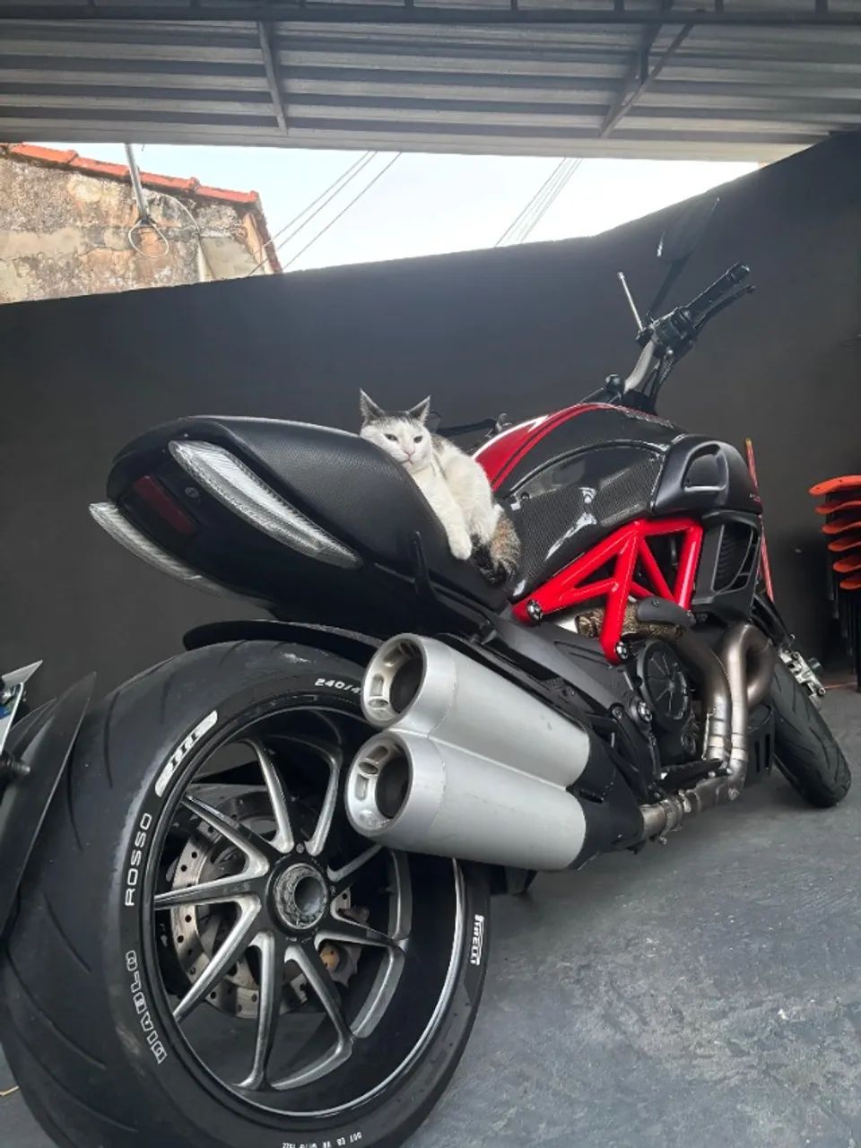 Ducati Diavel 1198 Carbon 2013 - Foto 2