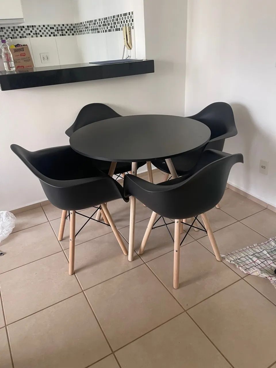 Conjunto Mesa de Jantar com 4 Cadeiras Eames Eiffel - Foto 4