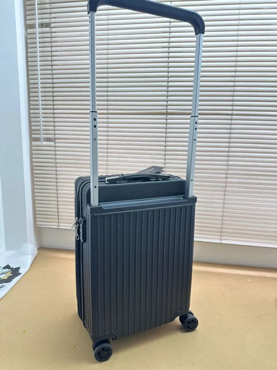 Mala de bordo nova rígida padrão ANAC 10kgs expansiva TSA roda 360 carrinho largo - Foto 2