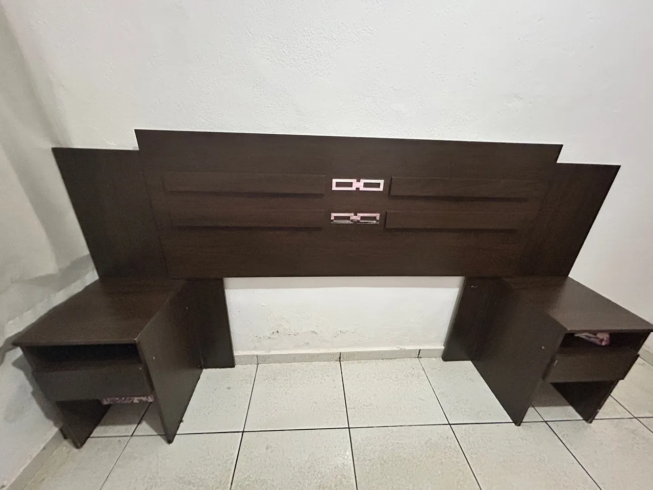 Cabeceira de Cama com Criados-Mudos Integrados
