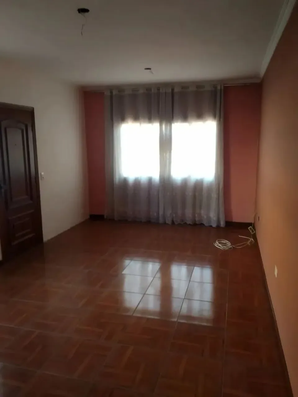 Sobrado á venda no Parque Ipê com 247m² 3 dormitórios 1 suíte 4 banheiros 2 vagas.
