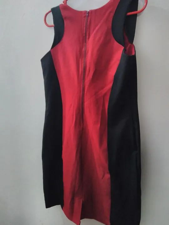Vestido preto e vermelho