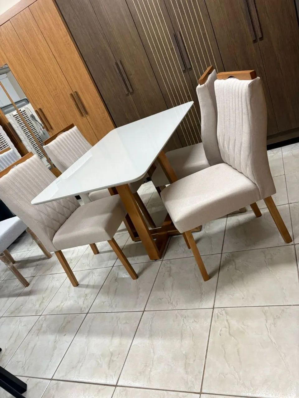 Mesa de jantar com 4 e 6 cadeiras  - Foto 4