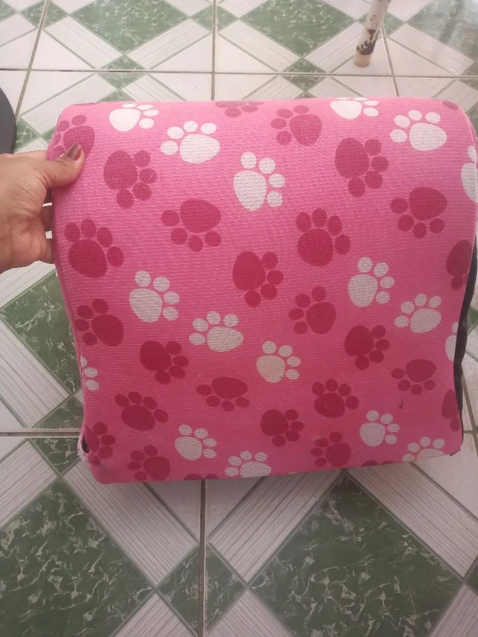Cama para Gato Rosa com Desenho de Patinhas - Foto 2