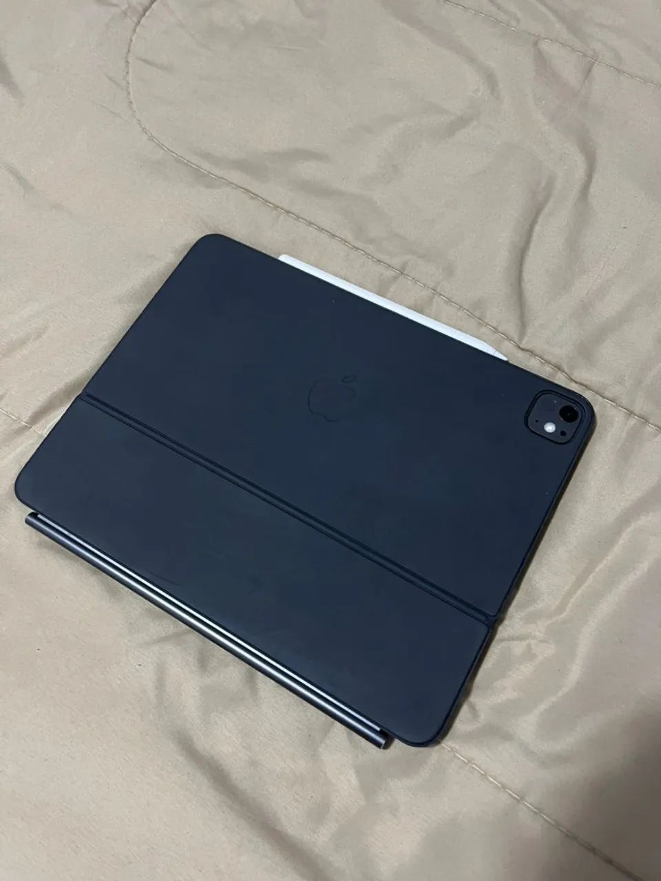 IPAD 13 PRO M4 1TB + Apple Pencil Pro e Magic Keyboard - EUA