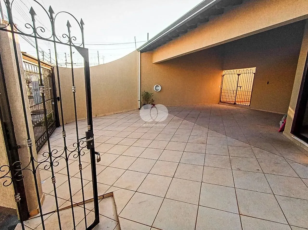 Casa para alugar na Zona Norte de Londrina - 3 Quartos, Suíte e Área Gourmet - 160 m²