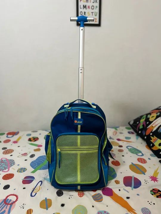 Mochila de rodinhas azul - ideal para crianças!