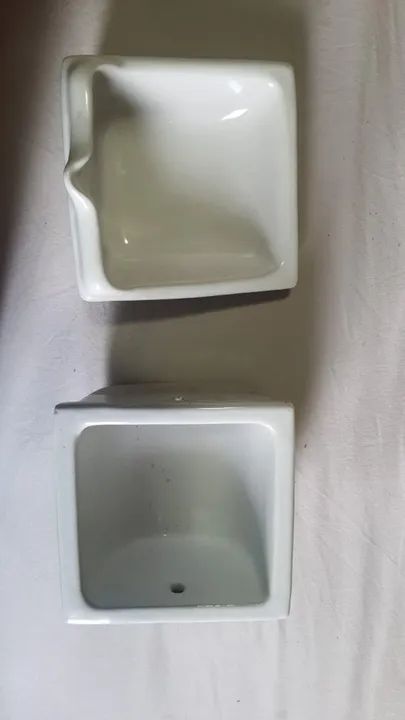 Porta papel higiênico e Saboneteira de embutir em louça branco 