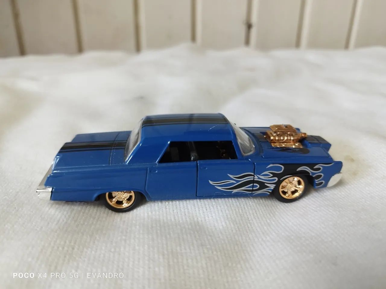 Carro Miniatura - Modelo Clássico - Foto 2