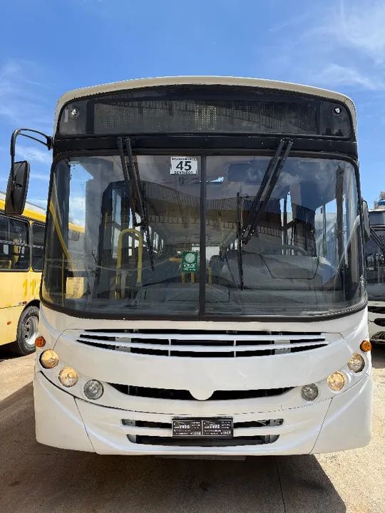 Ônibus Apache VIP II - Mercedes-Benz 1722 - Ano 2011/2012