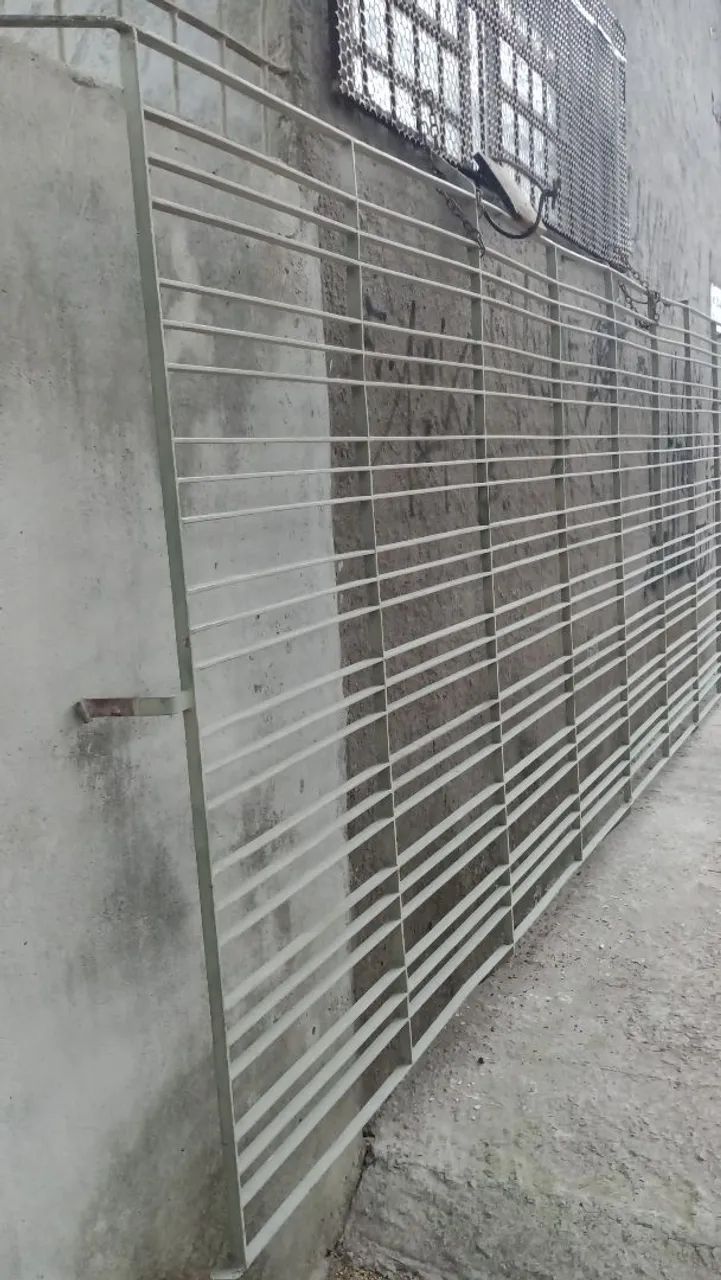 Grade de proteção de ferro chato 4,50 de comprimento por 1,75 de altura próx Sapopemba  - Foto 2