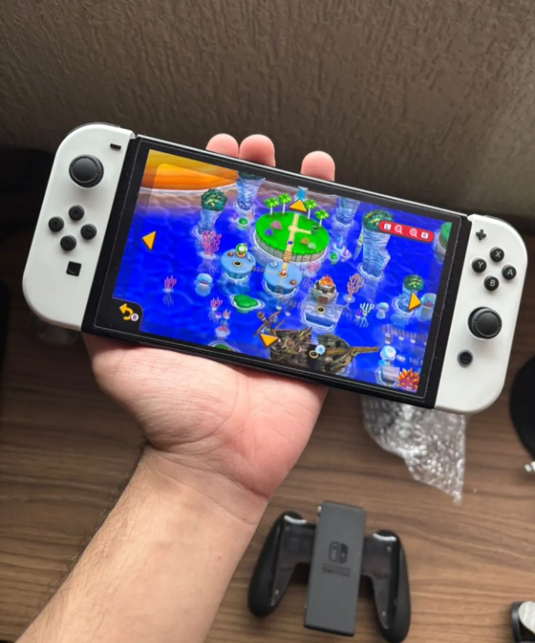 Nintendo Switch OLED desbloqueado - 128GB - Já tem a loja de jogos.