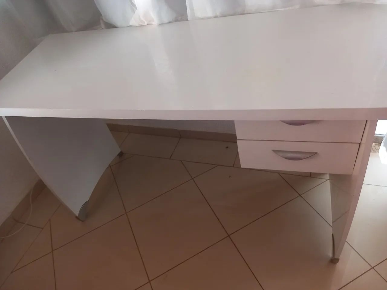 Mesa de Escritório Branca em MDF 1,32m nova